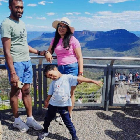 Varun and his family road tripped from Adelaide to Sydney and had loads of fun lorikeet feeding and visiting the Blue Mountains.